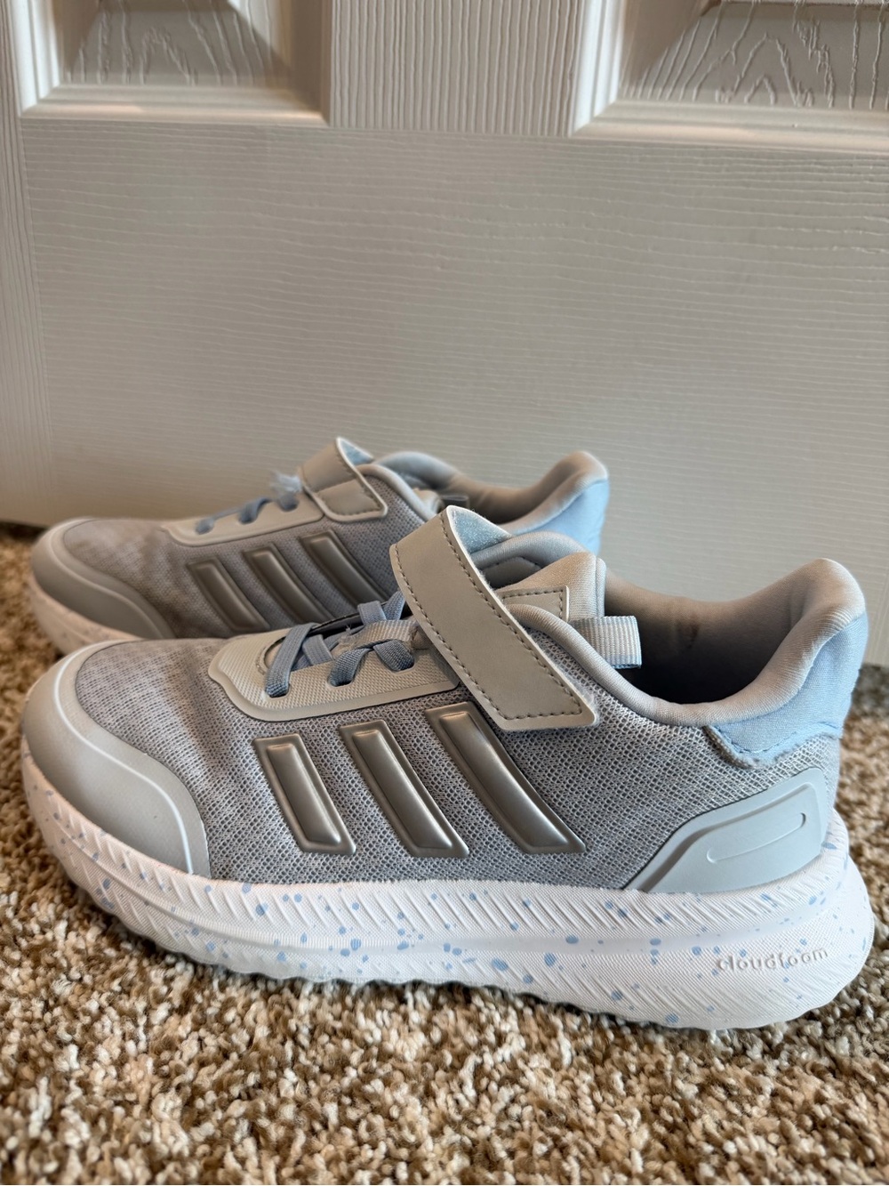 Kids / Girls Lightweight Athletic Sneakers in Light Gray and Blue - Size 3
